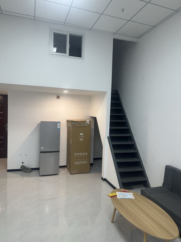 普通裝修1室1廳1衛(wèi)70m21000元/月