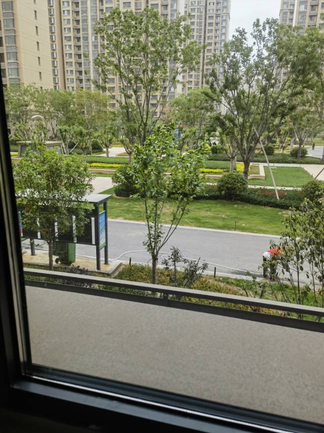 普通裝修4室2廳2衛(wèi)145m27500萬元