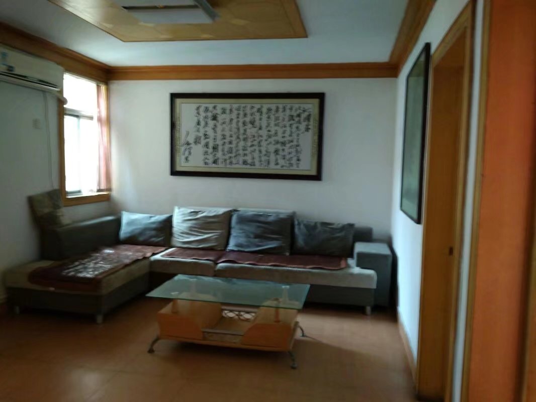 3室2廳1衛(wèi)， 繁華商圈，近學(xué)校，好房出租。