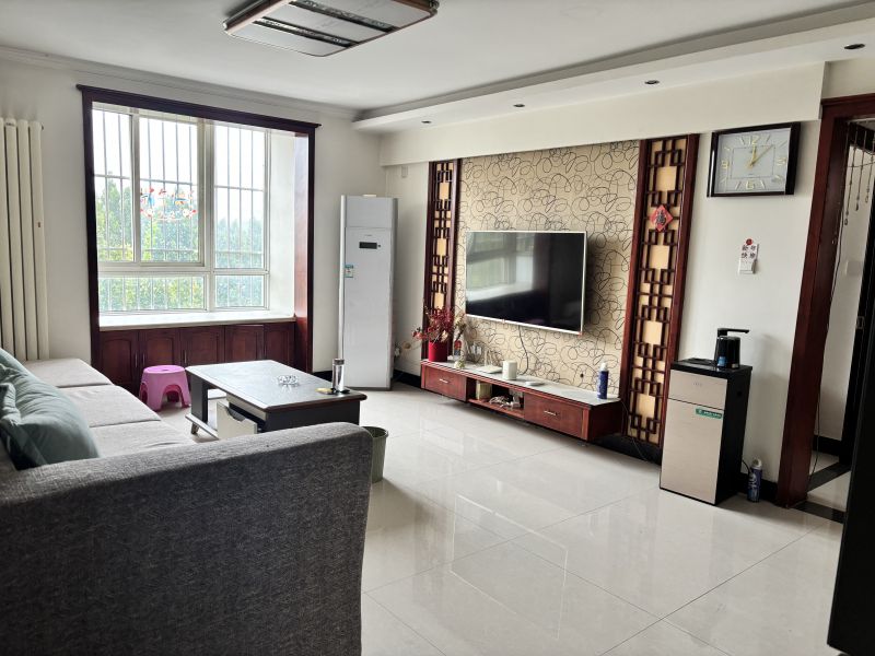 精裝修3室1廳1衛(wèi)120m21500元/月