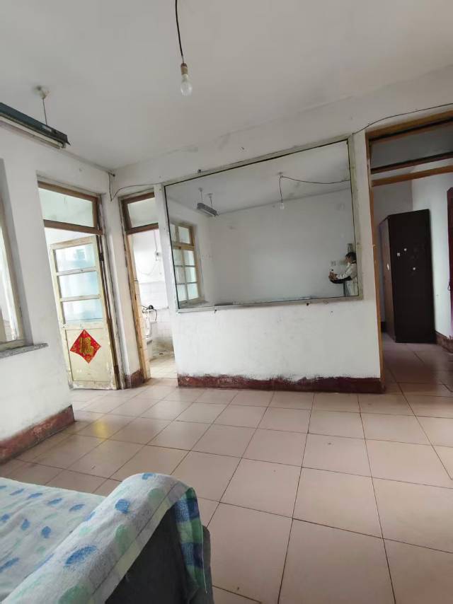 普通裝修3室1廳1衛80m2500元/月