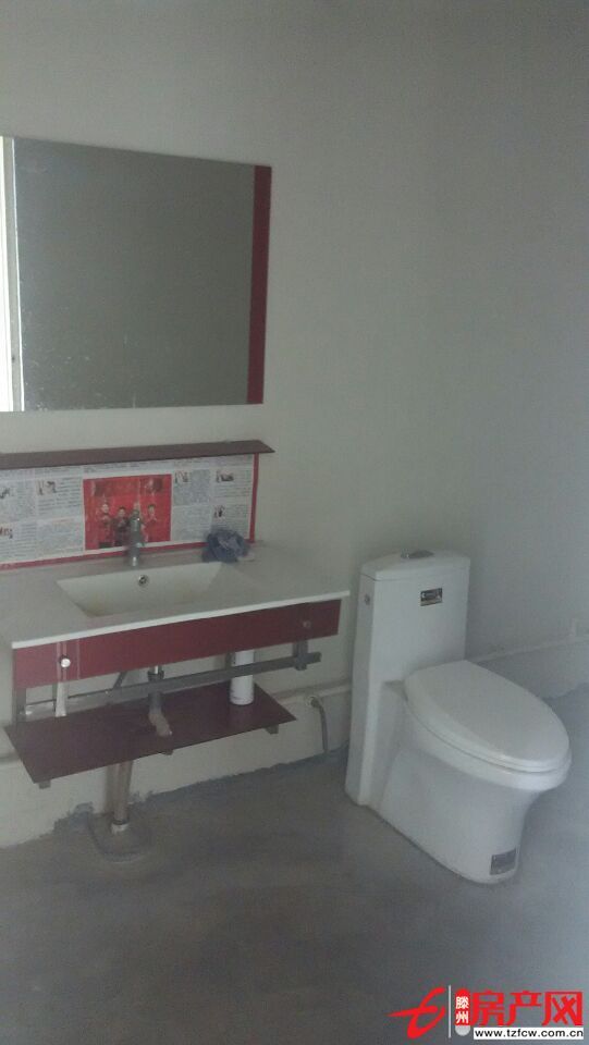 錦泰名城三居室低價招租，免收物業(yè)費寬帶費、拎包即住