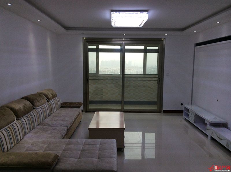 高檔社區(qū)，拎包即住。