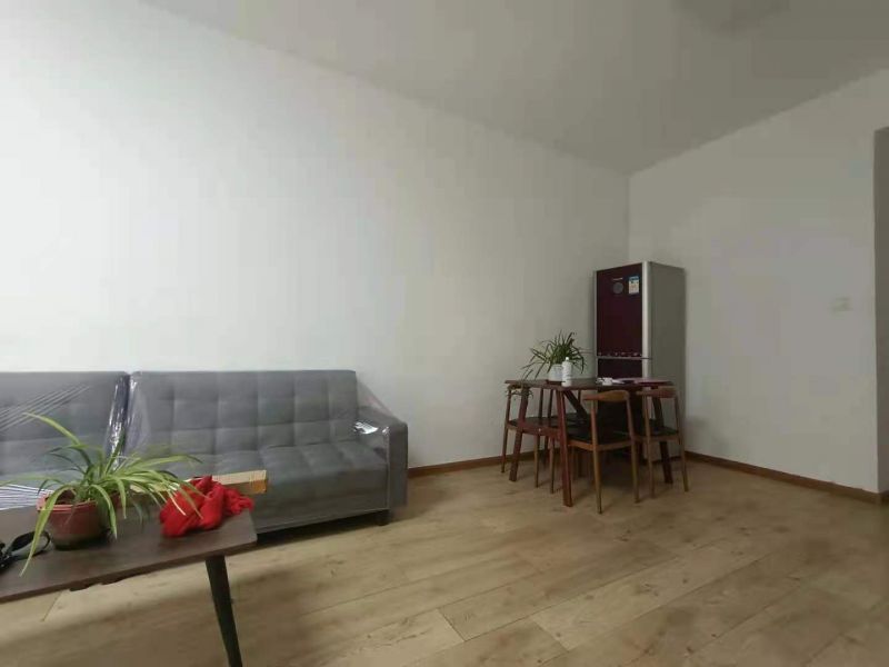 人和藍灣學區房簡單裝修，隨時拎包入住