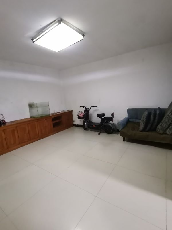 普通裝修2室1廳1衛80m21200元/月