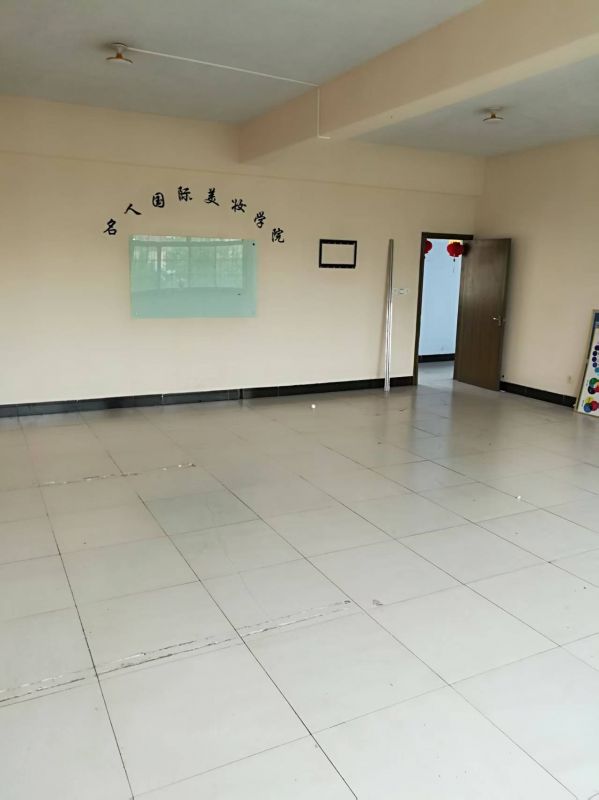 普通裝修5室0廳1衛270m22200元/月