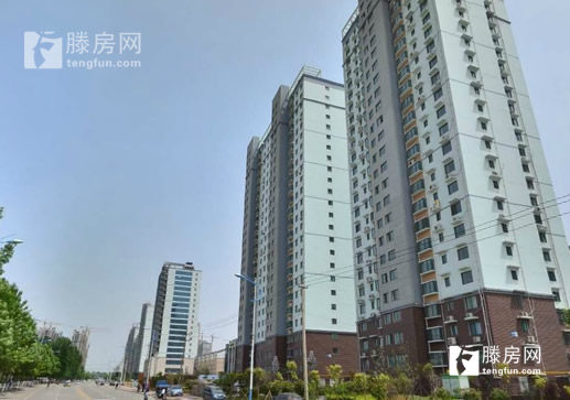 家具、空調、熱水器齊全，木地板，拎包入住！